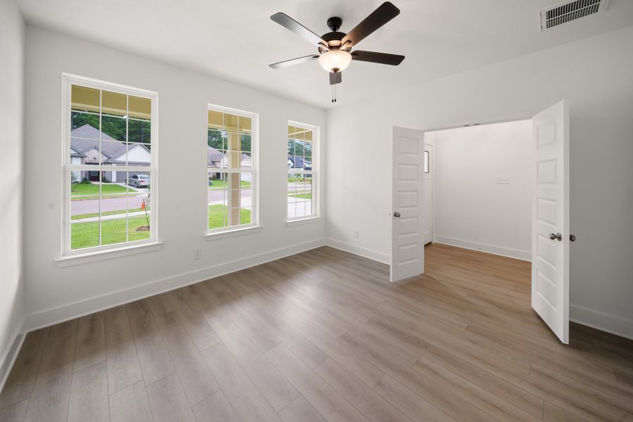 Spacious, unfurnished interior of a new home in Caddo Woods at the Brooks, Tyler (Image 5).