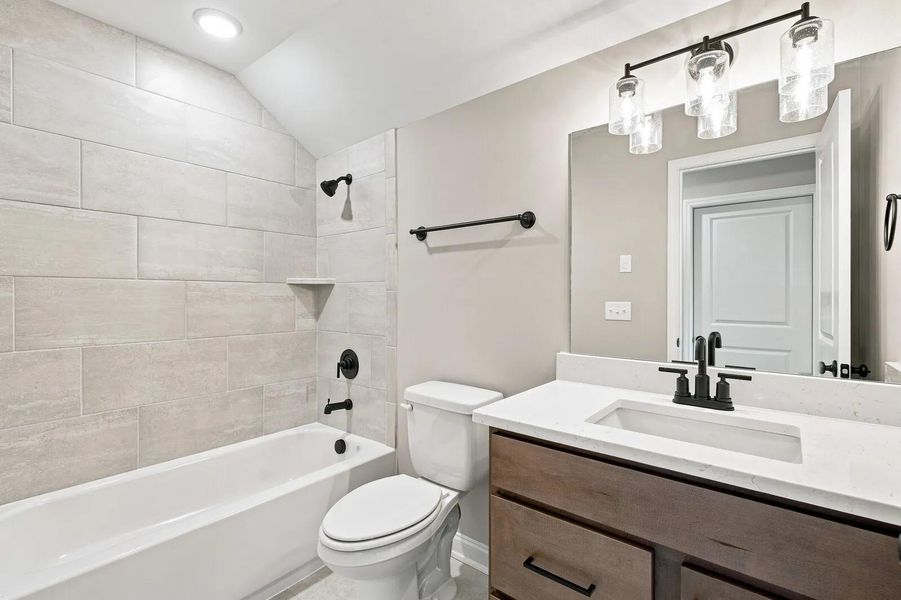 Monroe B Bathroom 5 Monroe B Bathroom 5