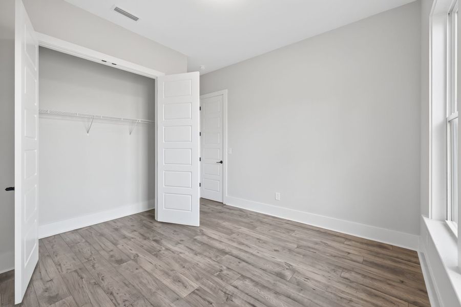 Spacious, unfurnished interior of a new home in Edgewater - Harbor Pointe, Lancaster (Image 22).