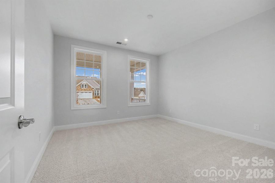 Spacious, unfurnished interior of a new home in Handsmill on Lake Wylie, York (Image 20).