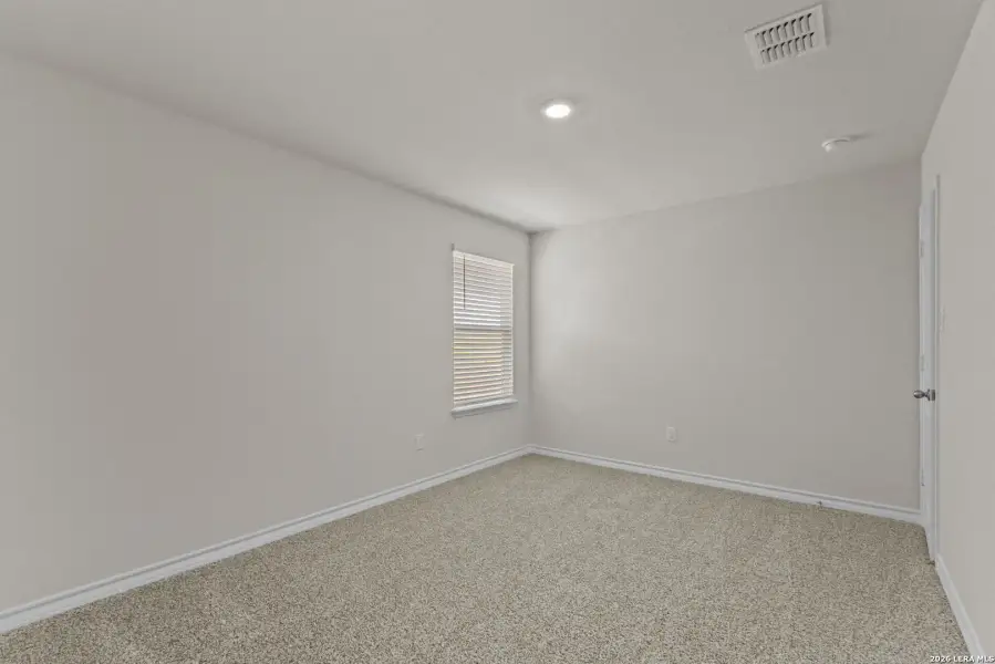 Spacious, unfurnished interior of a new home in Laurel Vistas, San Antonio (Image 16).
