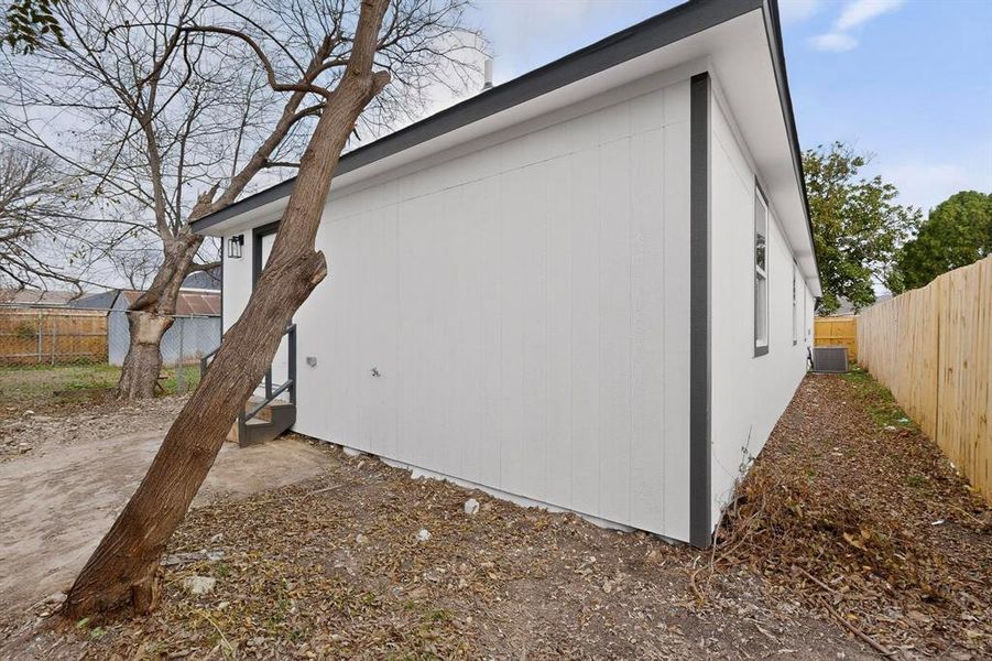 Exterior details and patio area of a home in , Dallas (Image 23).