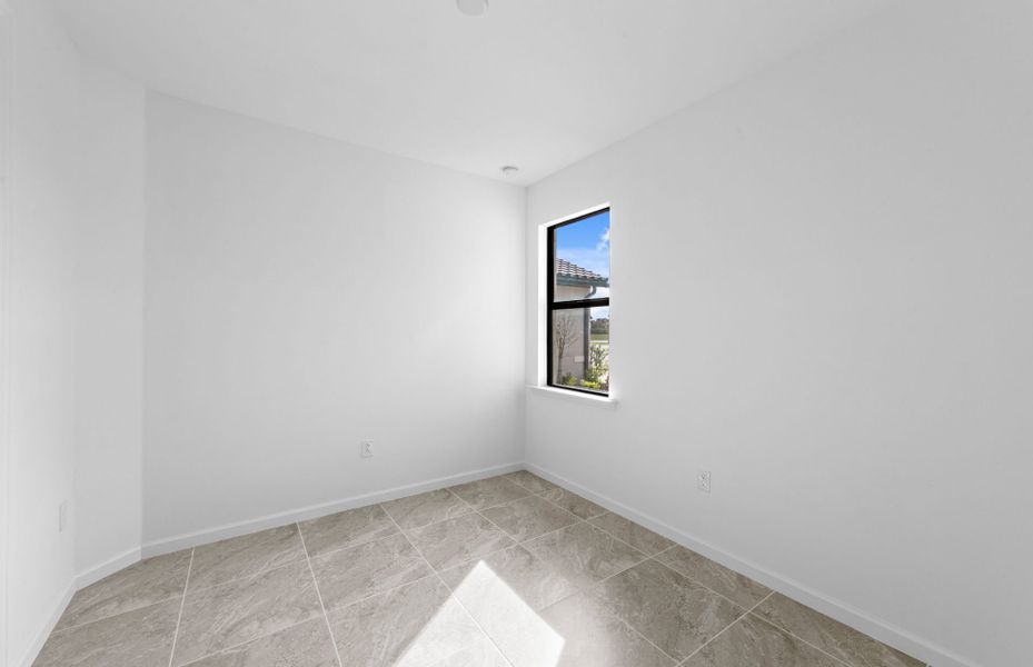 Spacious, unfurnished interior of a new home in Del Webb Naples, Ave Maria (Image 18).