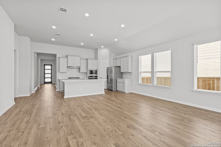 Spacious, unfurnished interior of a new home in Mayfair 50', New Braunfels (Image 15).