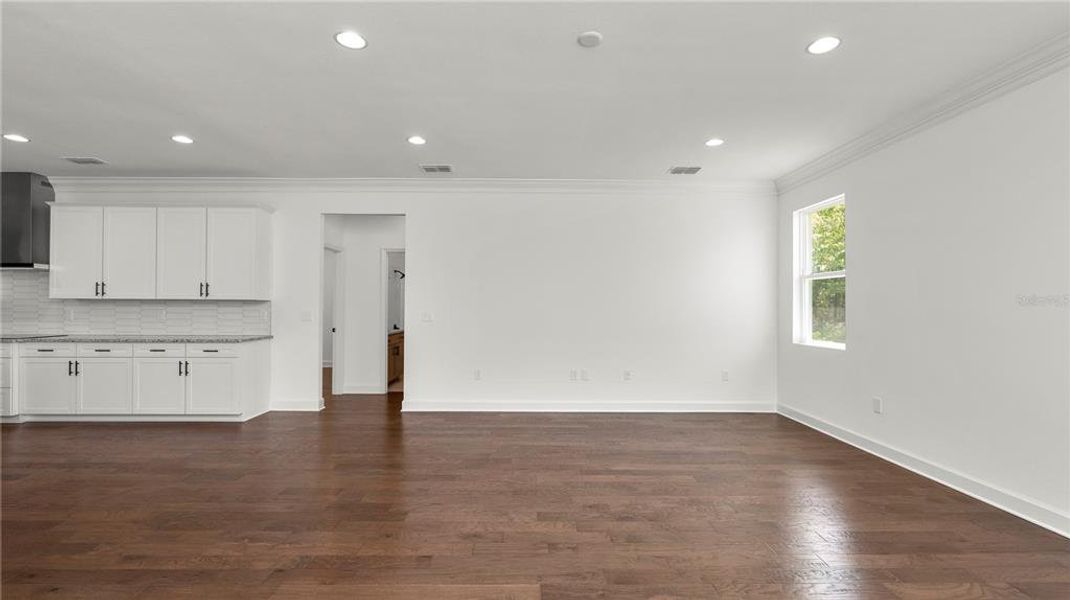 Spacious, unfurnished interior of a new home in , Lakeland (Image 27).