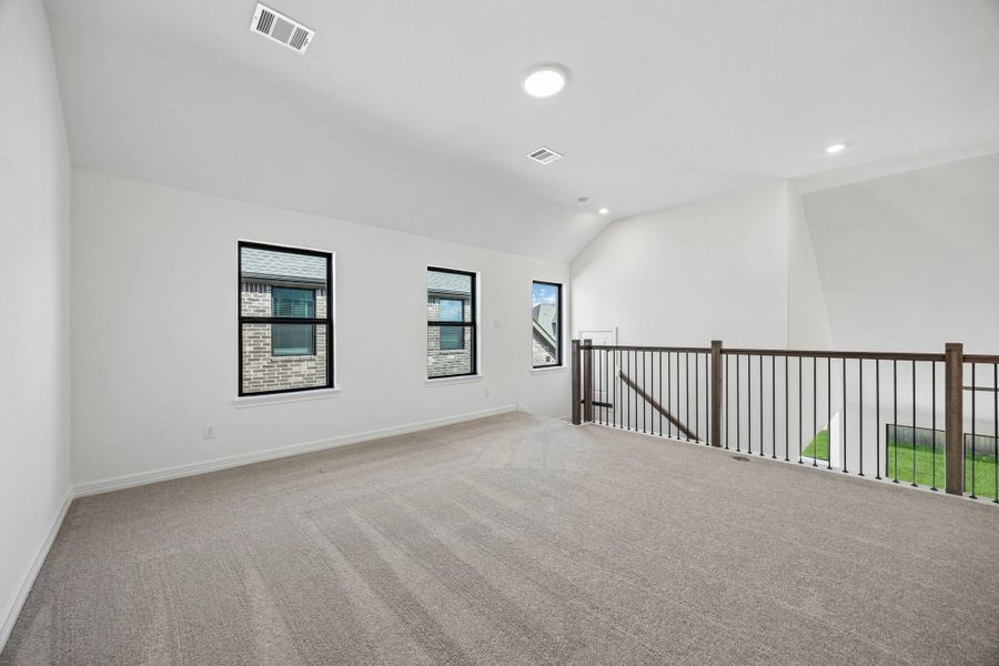 Spacious, unfurnished interior of a new home in Westland Ranch, League City (Image 19).