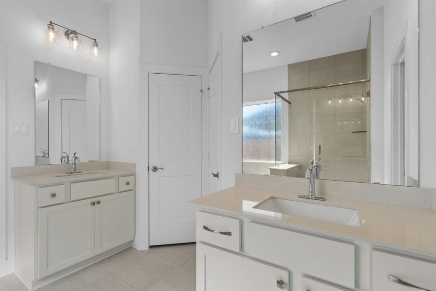 Furnished interior view inside a new home in Attwater, Waller (Image 8).