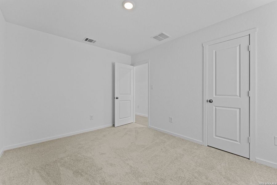 Spacious, unfurnished interior of a new home in Spring Grove, San Antonio (Image 15).