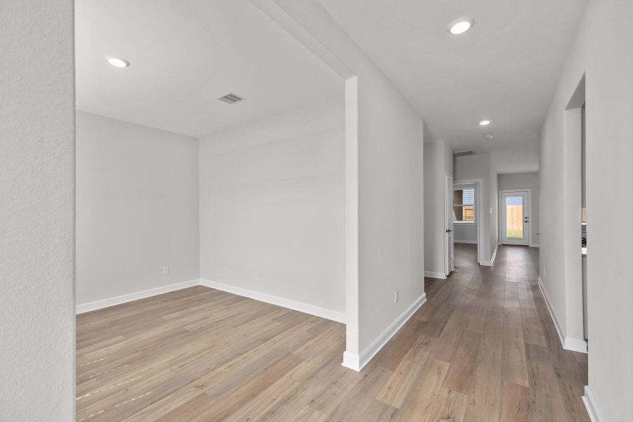 Spacious, unfurnished interior of a new home in Lago Mar, Texas City (Image 4). Spacious, unfurnished interior of a new home in Lago Mar, Texas City (Image 4).