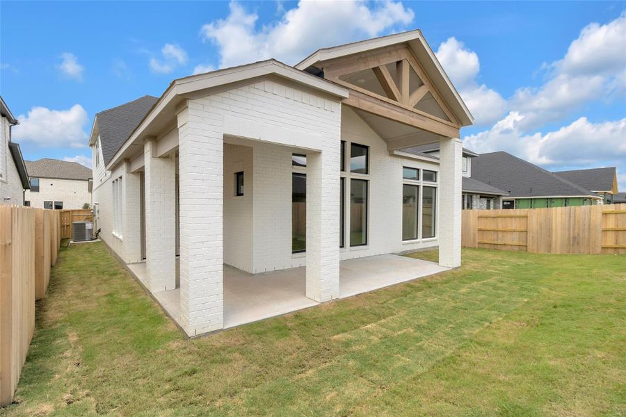 Exterior details and patio area of a home in Midline, Webster (Image 3).