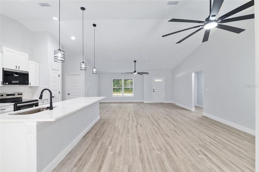 Furnished interior view inside a new home in , Dunnellon (Image 9).