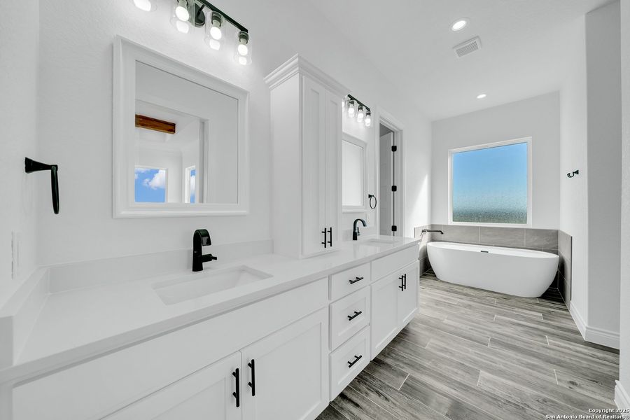 Furnished interior view inside a new home in , La Vernia (Image 15).