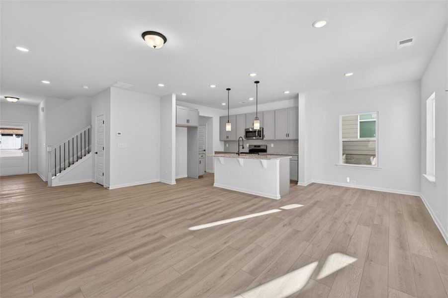 Spacious, unfurnished interior of a new home in Sanders Park, Austell (Image 14).