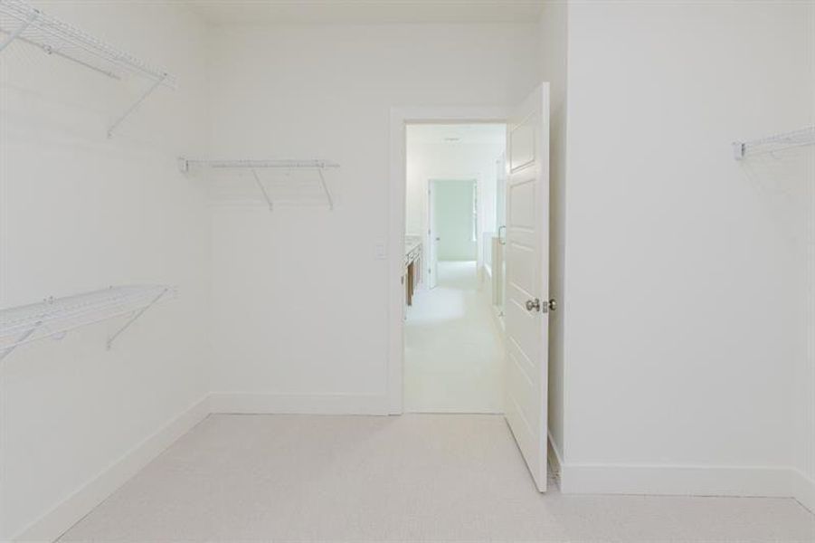 Spacious, unfurnished interior of a new home in , Gainesville (Image 36).