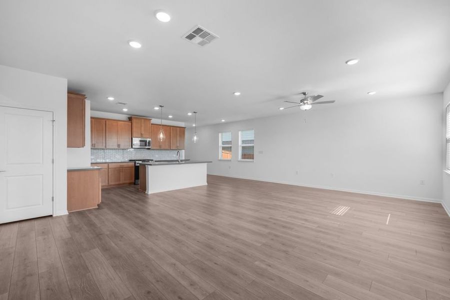 Spacious, unfurnished interior of a new home in Lisso 60s, Pflugerville (Image 14).