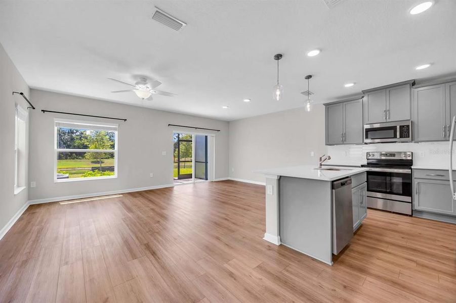 Spacious, unfurnished interior of a new home in , Orlando (Image 38).