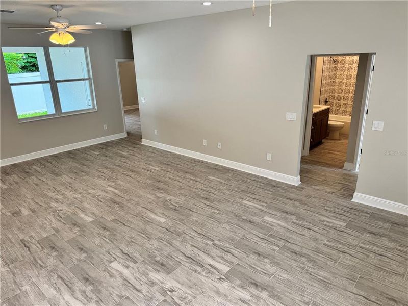 Spacious, unfurnished interior of a new home in , Dade City (Image 70).