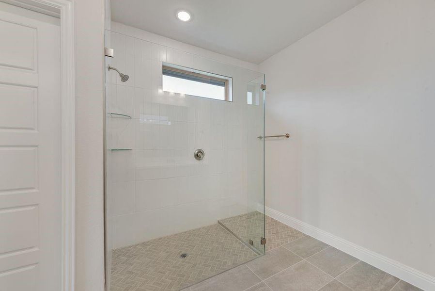 Spacious, unfurnished interior of a new home in Valencia On The Lake, Little Elm (Image 28).