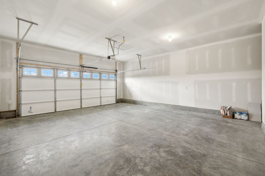 Garage | For representation purposes only. Options and layout may vary by community and home plan. Garage | For representation purposes only. Options and layout may vary by community and home plan.