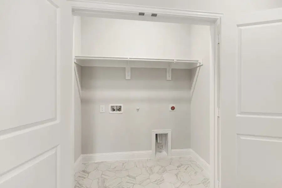 Spacious, unfurnished interior of a new home in Cottonwood Creek, Rowlett (Image 23). Spacious, unfurnished interior of a new home in Cottonwood Creek, Rowlett (Image 23).