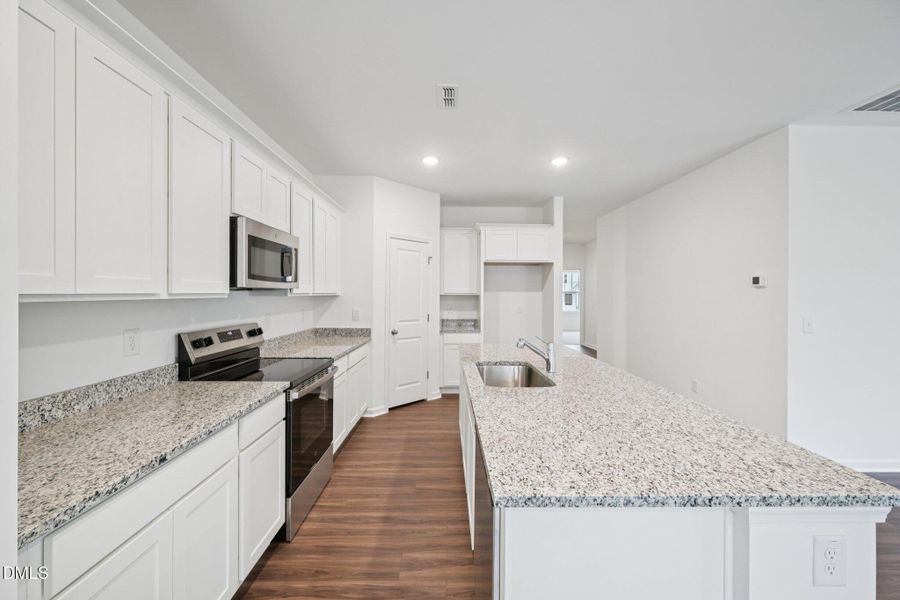 13-web-or-mls-Salers Loop-S0601-013 13-web-or-mls-Salers Loop-S0601-013