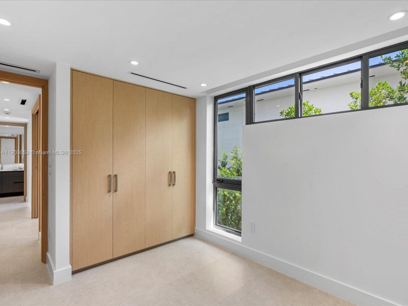 Spacious, unfurnished interior of a new home in , Miami Shores (Image 53).