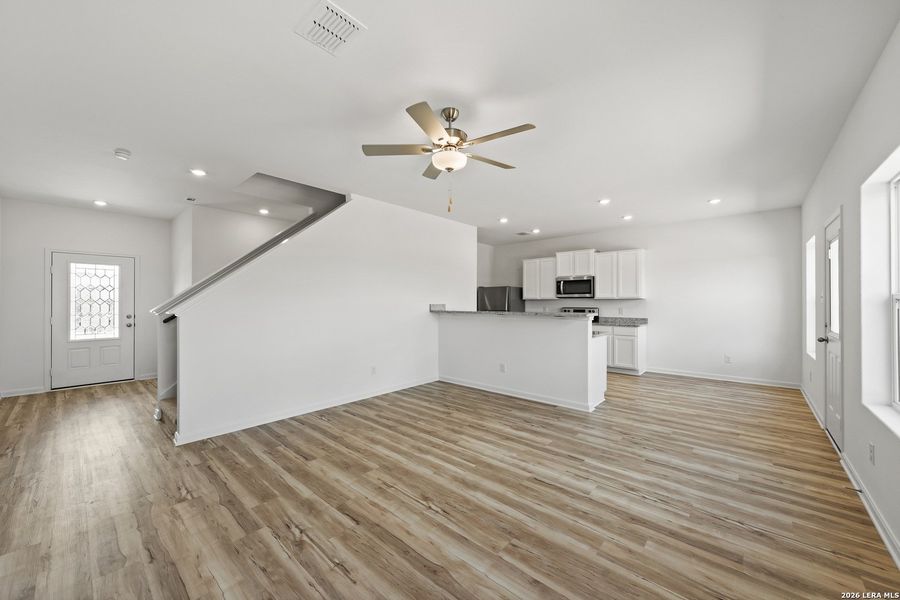 Spacious, unfurnished interior of a new home in , San Antonio (Image 12).