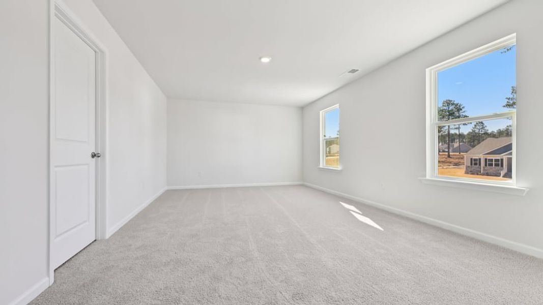 Spacious, unfurnished interior of a new home in Gretchen Pines, West End (Image 14).