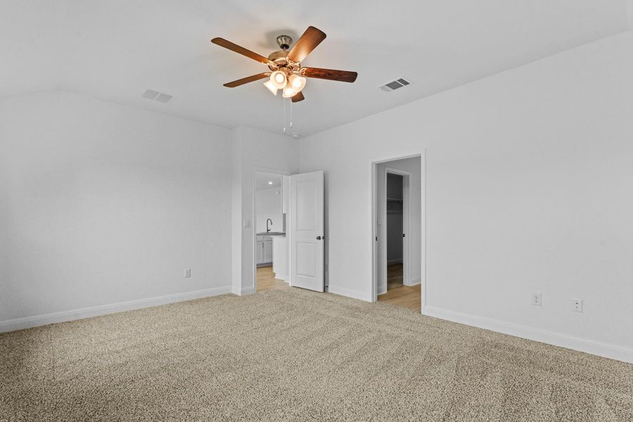 Spacious, unfurnished interior of a new home in Riverview, Georgetown (Image 15).