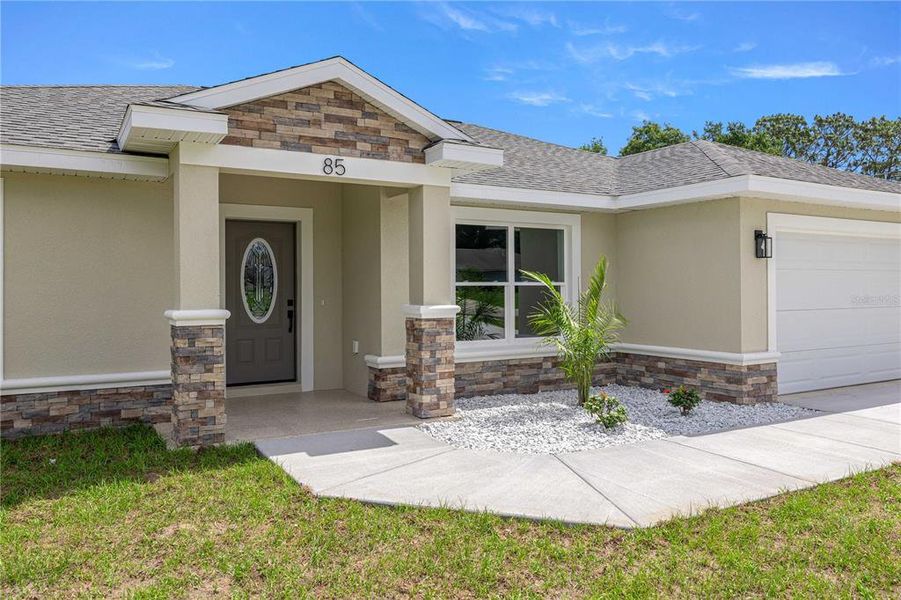 Exterior details and patio area of a home in , Ocala (Image 16).