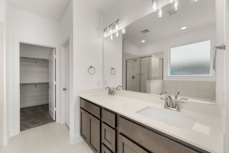 Furnished interior view inside a new home in Creekside, Royse City (Image 14).