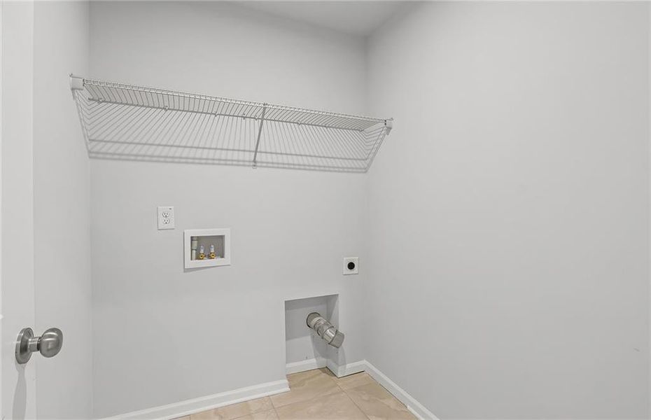 Spacious, unfurnished interior of a new home in Watermist at Mirror Lake, Villa Rica (Image 28).