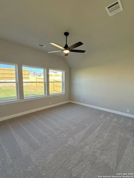 Spacious, unfurnished interior of a new home in Meyer Ranch – Legacy Series, New Braunfels (Image 10). Spacious, unfurnished interior of a new home in Meyer Ranch – Legacy Series, New Braunfels (Image 10).