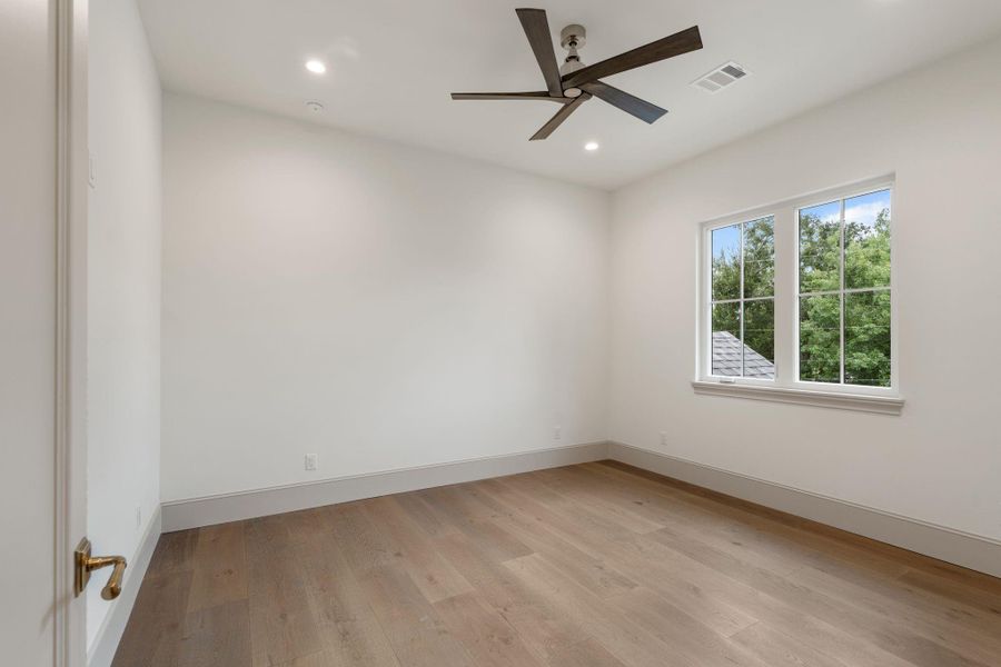 Spacious, unfurnished interior of a new home in , Houston (Image 23).