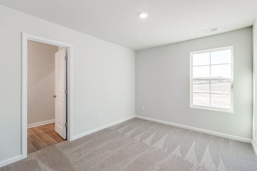 Spacious, unfurnished interior of a new home in Bluefield, Lexington (Image 28).