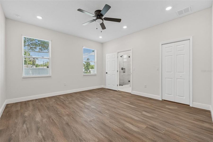 Spacious, unfurnished interior of a new home in , Tampa (Image 18).