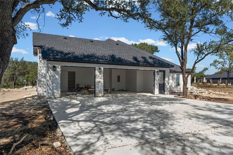 Exterior details and patio area of a home in , Temple (Image 2).