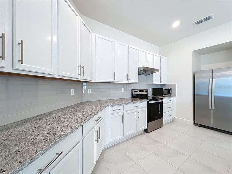 BRAND NEW KITCHEN UPGRADE/GRANITE