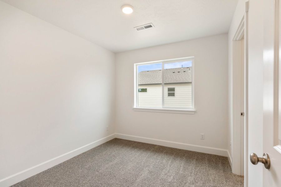 Spacious, unfurnished interior of a new home in Willowbrook, Madras (Image 20). Spacious, unfurnished interior of a new home in Willowbrook, Madras (Image 20).
