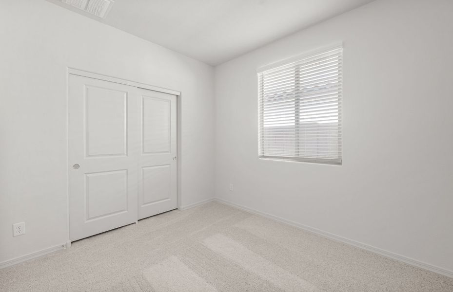Spacious, unfurnished interior of a new home in Alamar, Avondale (Image 20).