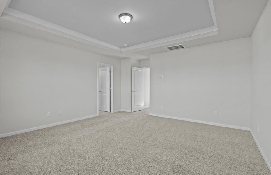 Spacious, unfurnished interior of a new home in Fox Hollow, Spartanburg (Image 13).