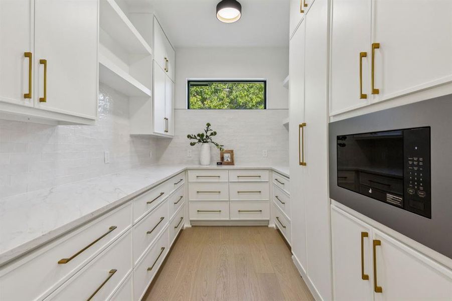 Furnished interior view inside a new home in , Dallas (Image 30).