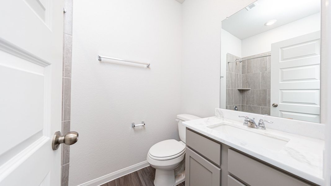 Representative furnished interior of a home built from the The Lakewood by Legend Homes in Cinco Lakes, San Antonio (Image 7).