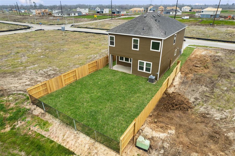 Exterior details and patio area of a home in Glendale Lakes, Rosharon (Image 4). Exterior details and patio area of a home in Glendale Lakes, Rosharon (Image 4).