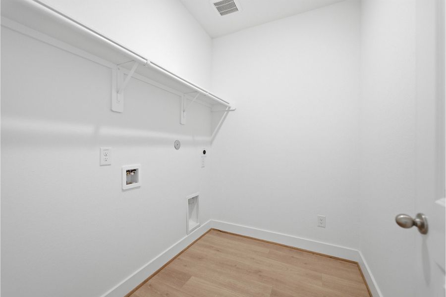 Spacious, unfurnished interior of a new home in River Ranch Meadows, Dayton (Image 25).