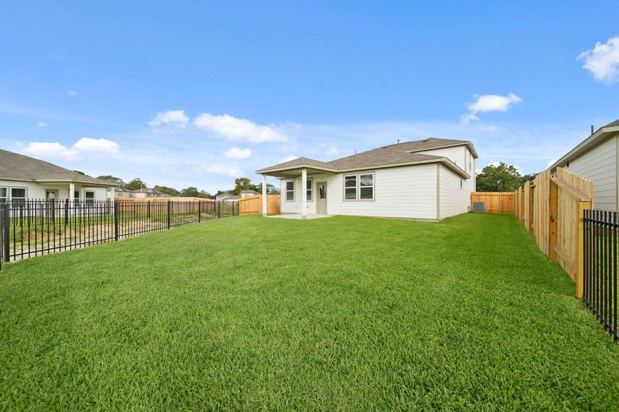 Exterior details and patio area of a home in Russell Ranch, Bay City (Image 4).