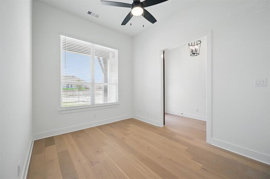 Spacious, unfurnished interior of a new home in Dove Hollow, Waxahachie (Image 22). Spacious, unfurnished interior of a new home in Dove Hollow, Waxahachie (Image 22).