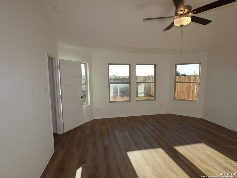 Spacious, unfurnished interior of a new home in Agave, San Antonio (Image 20).