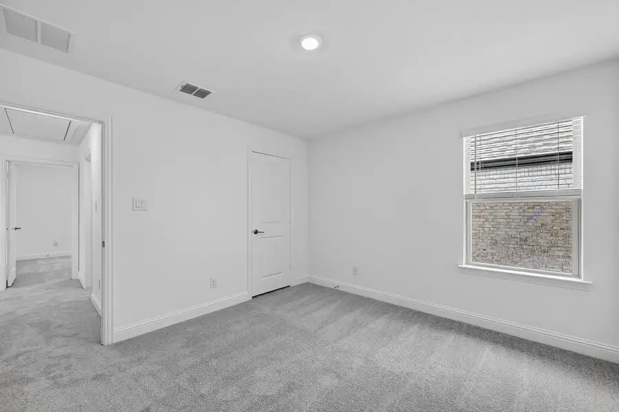 Spacious, unfurnished interior of a new home in The Ridge at Northlake, Northlake (Image 20).