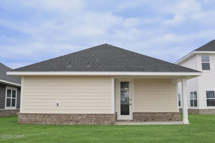 Exterior details and patio area of a home in Parkbrook, Panama City (Image 3).